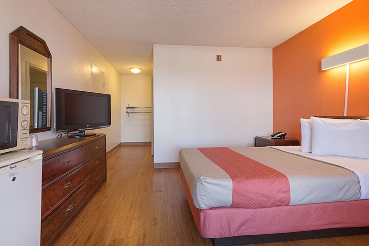 Deluxe Room 1 Double Bed Accessible (2 of 14)