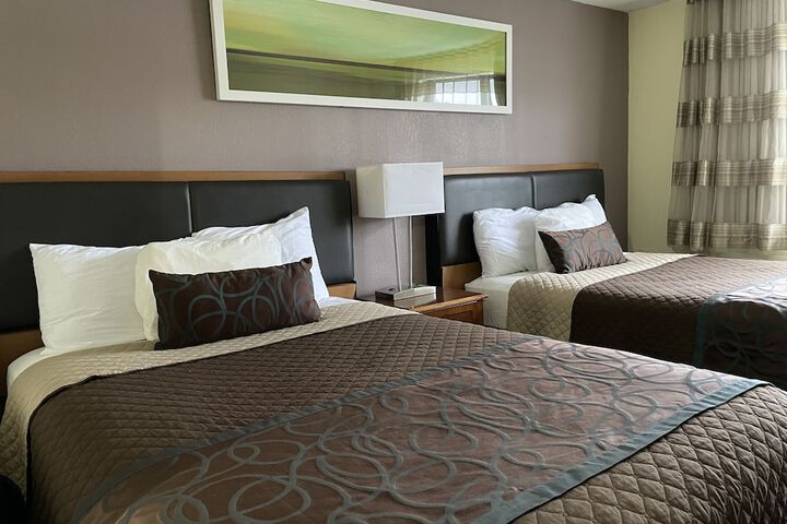 Standard Double Bed (2 of 16)