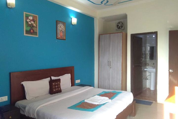 Room 2 of 7