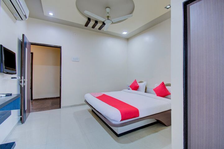 Room 16 of 38