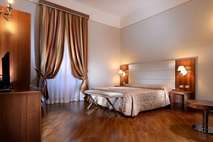Room 2 of 39