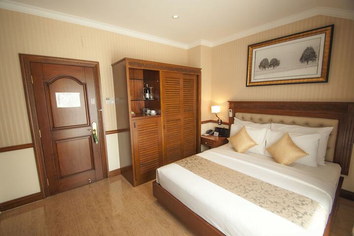 Room 5 of 50