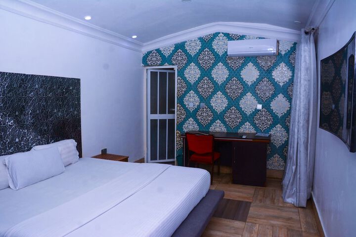 Room 5 of 5