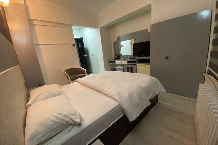 Room 12 of 17