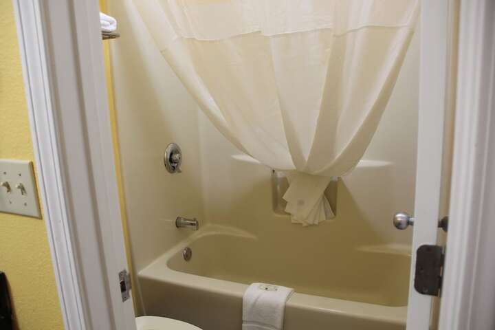 2 Double Beds (5 of 10)