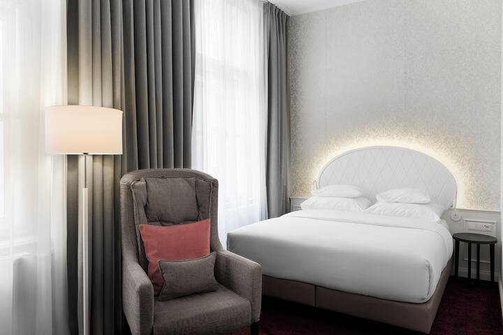 Room 34 of 63