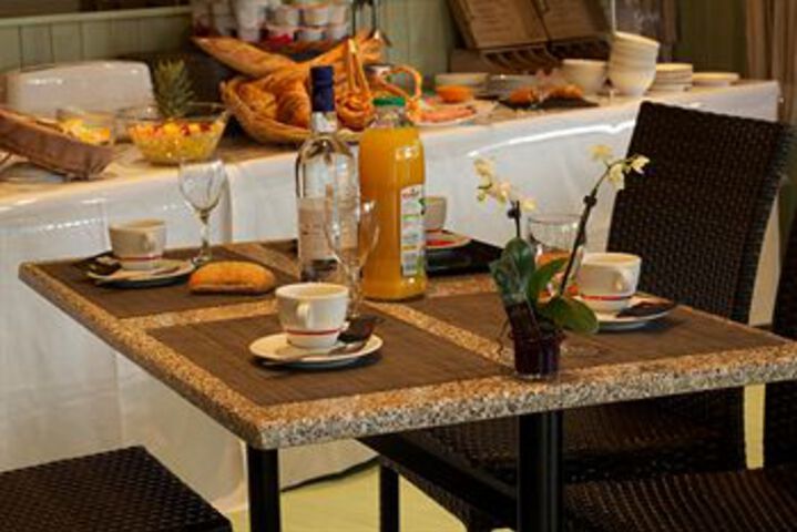 Breakfast/Coffee Service 6 of 22
