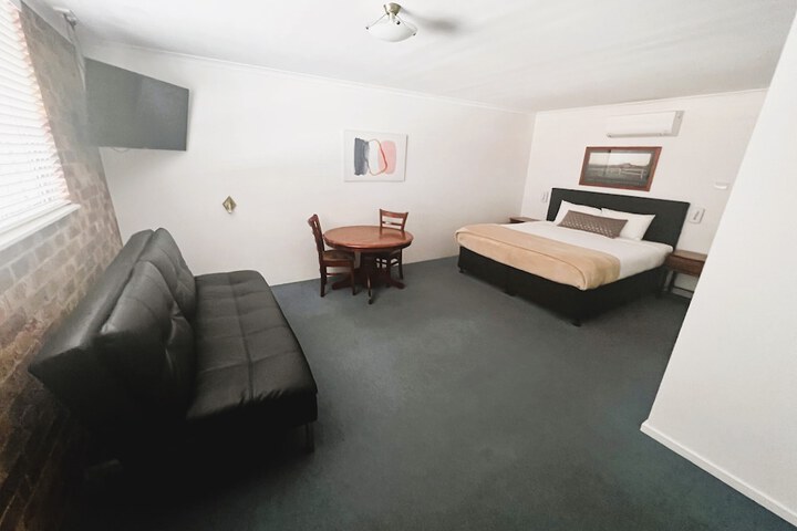 Room 5 of 21