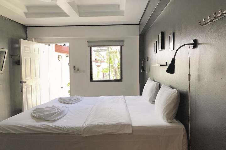 Room 30 of 128