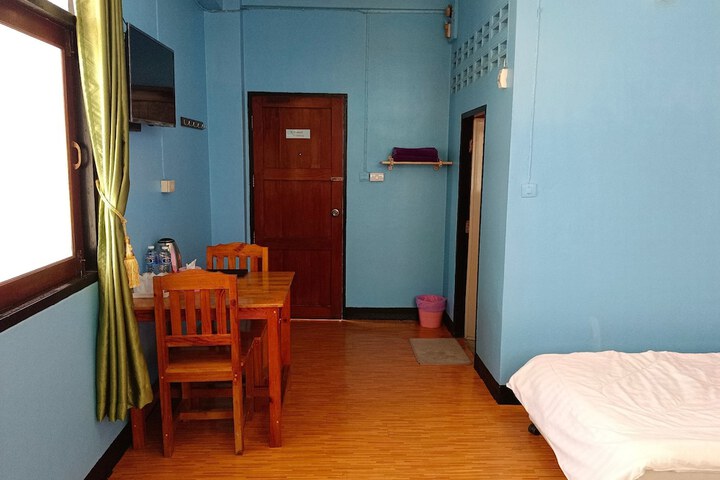 Room 33 of 59