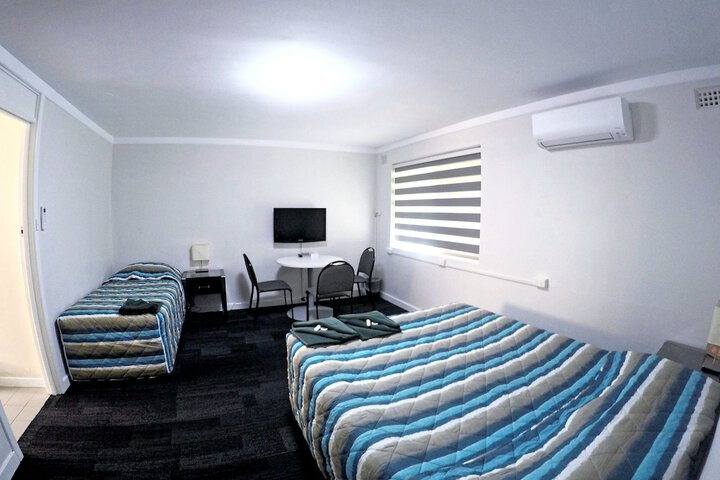 Room 14 of 65