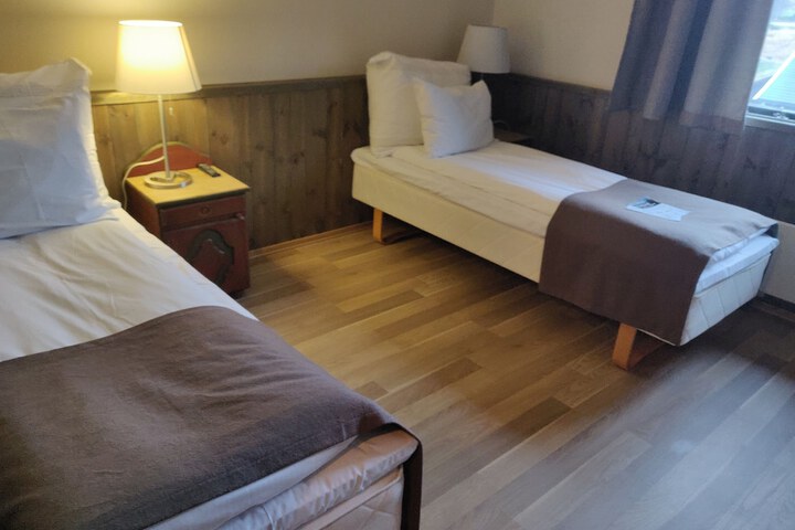 Room 27 of 70