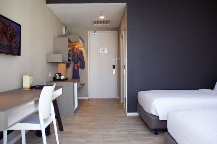 Room 28 of 86