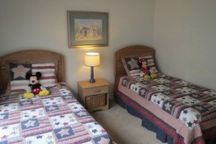 Room 4 of 8