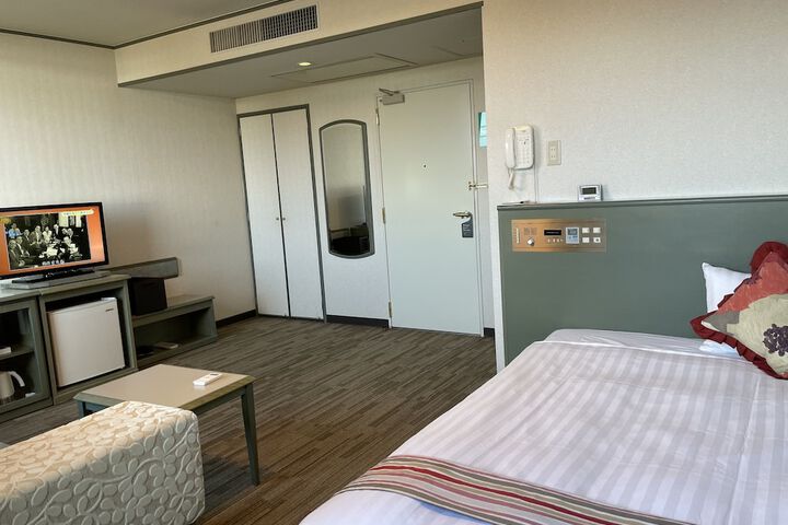 Room 30 of 103