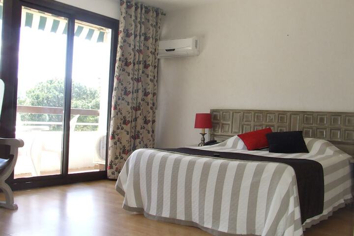 Room 3 of 35