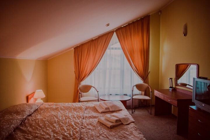 Room 10 of 90