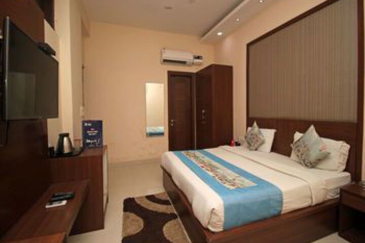 Room 15 of 28