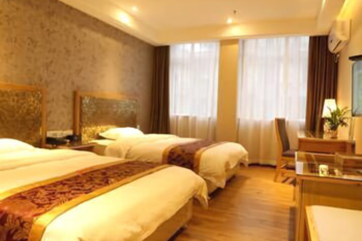Room 4 of 6