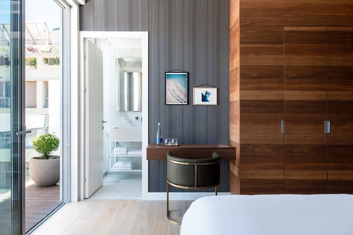 Room 27 of 67