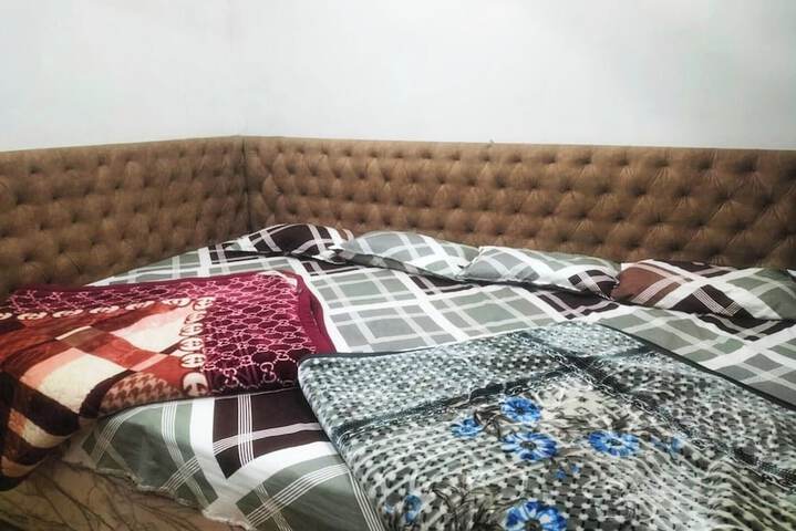 Room 4 of 21