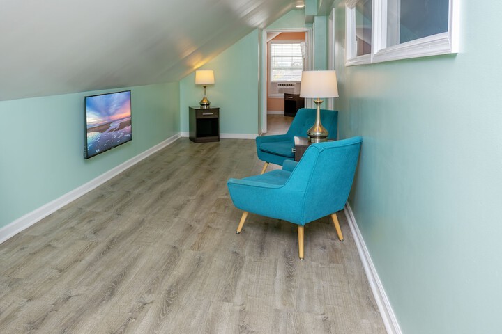 Standard King Bed Exterior Entrance (2 of 29)
