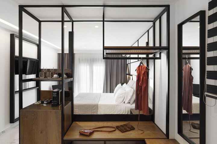 Room 8 of 71