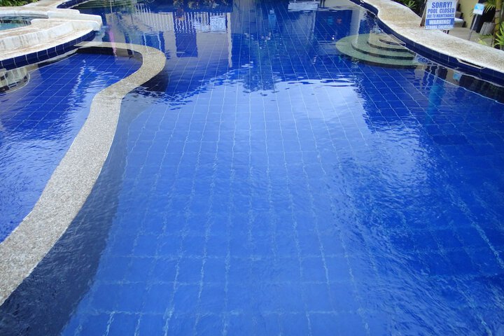 Hotel with Pool