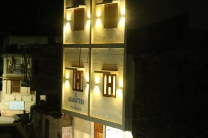 Aamantran at Fort Maheshwar