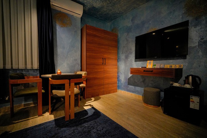 Room 147 of 244