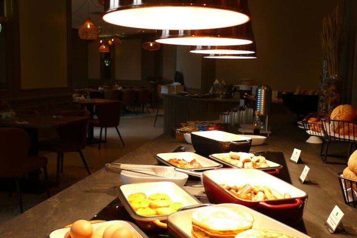 Dining 50 of 76