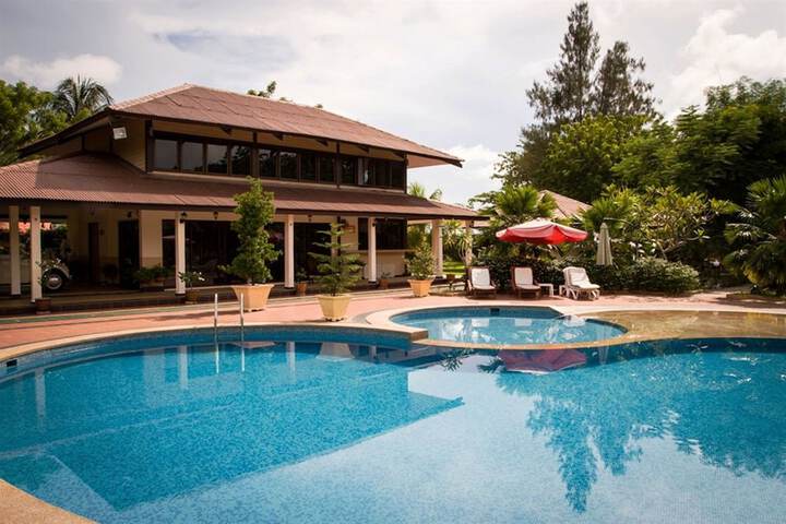Hotel Pool
