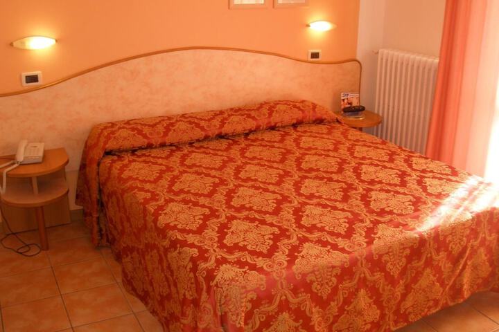 Room 10 of 50