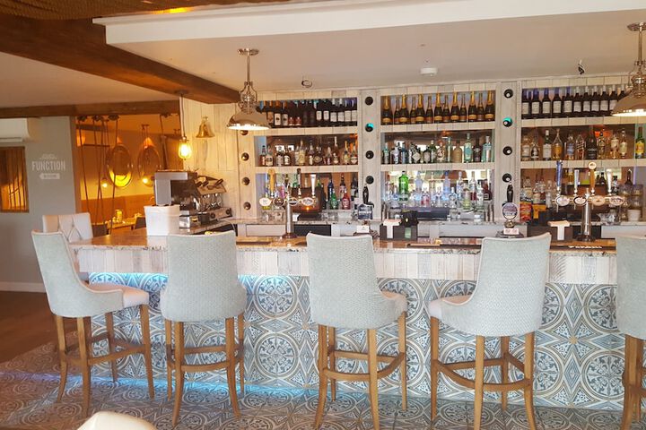 Lounge 41 of 50