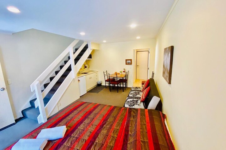 Room 13 of 28