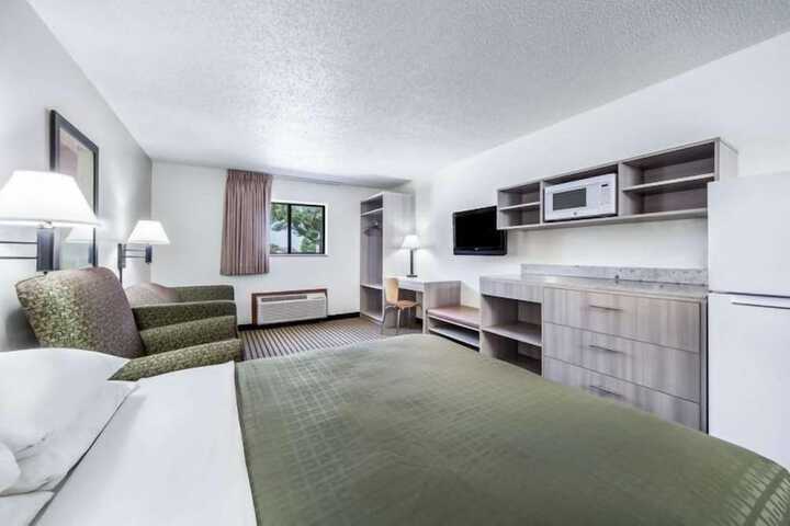 Room 3 of 38