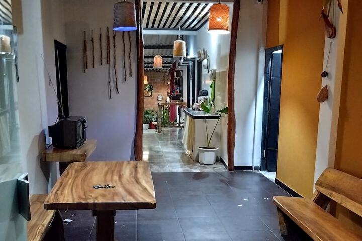 Room 9 of 14