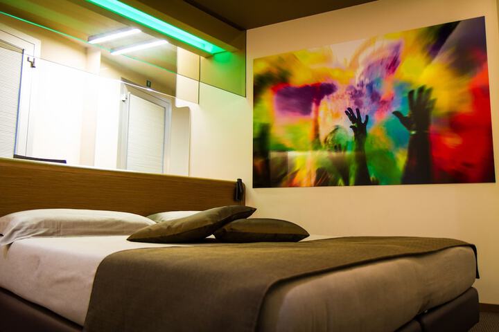 Room 25 of 95