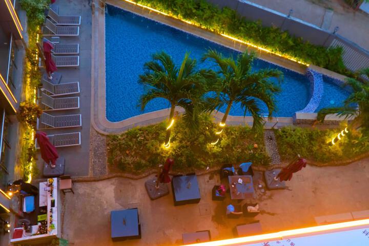 Pool 42 of 77