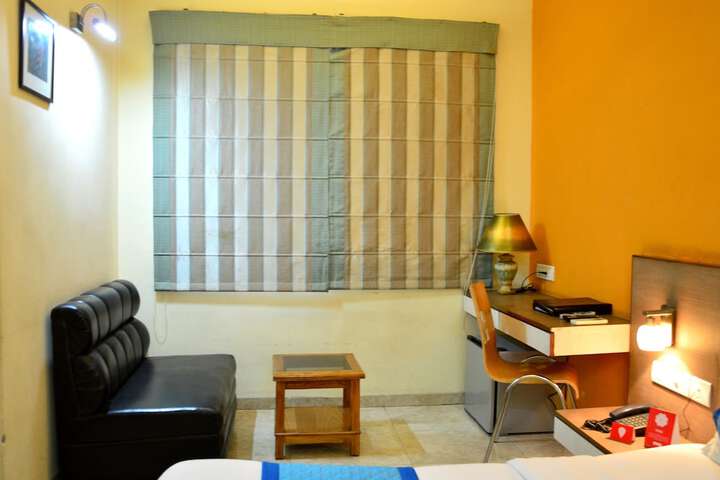 Room 6 of 30