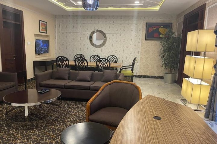 Room 5 of 114