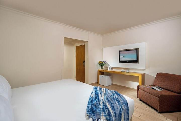 Room 43 of 108