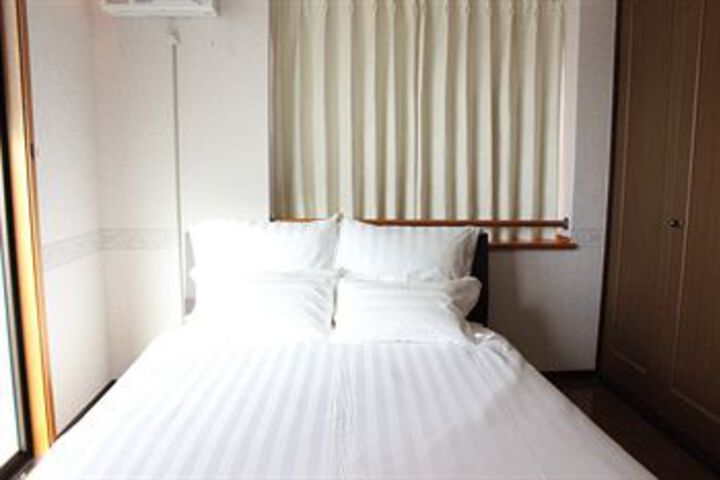 Room 9 of 13