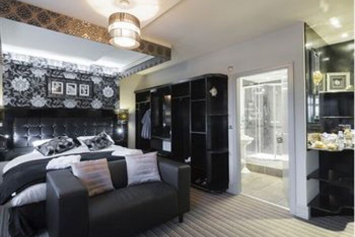 Room 5 of 16
