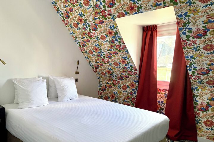 Room 33 of 53