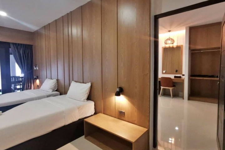 Room 27 of 71