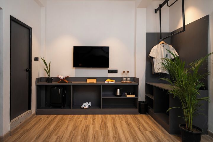 Room 16 of 28