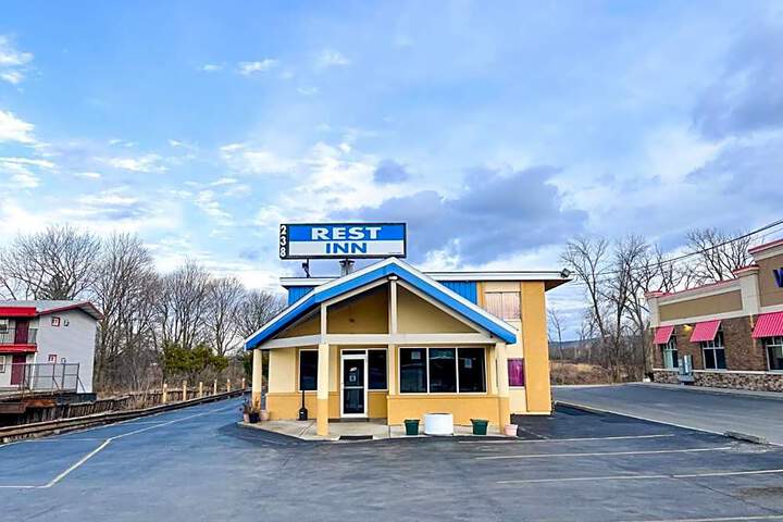 Photo of Utica Rest Inn