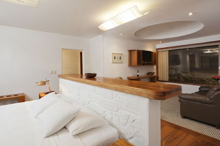 Room 10 of 32