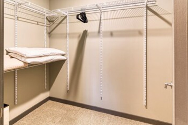 Room 220 of 283